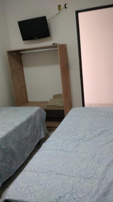 Dormitorio Canarinho กัวยาเนีย ภายนอก รูปภาพ